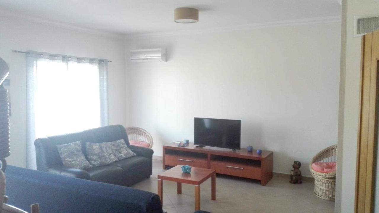 Spacious House In Aldeia Dos Pinheiros With Pool アゼイタオン エクステリア 写真